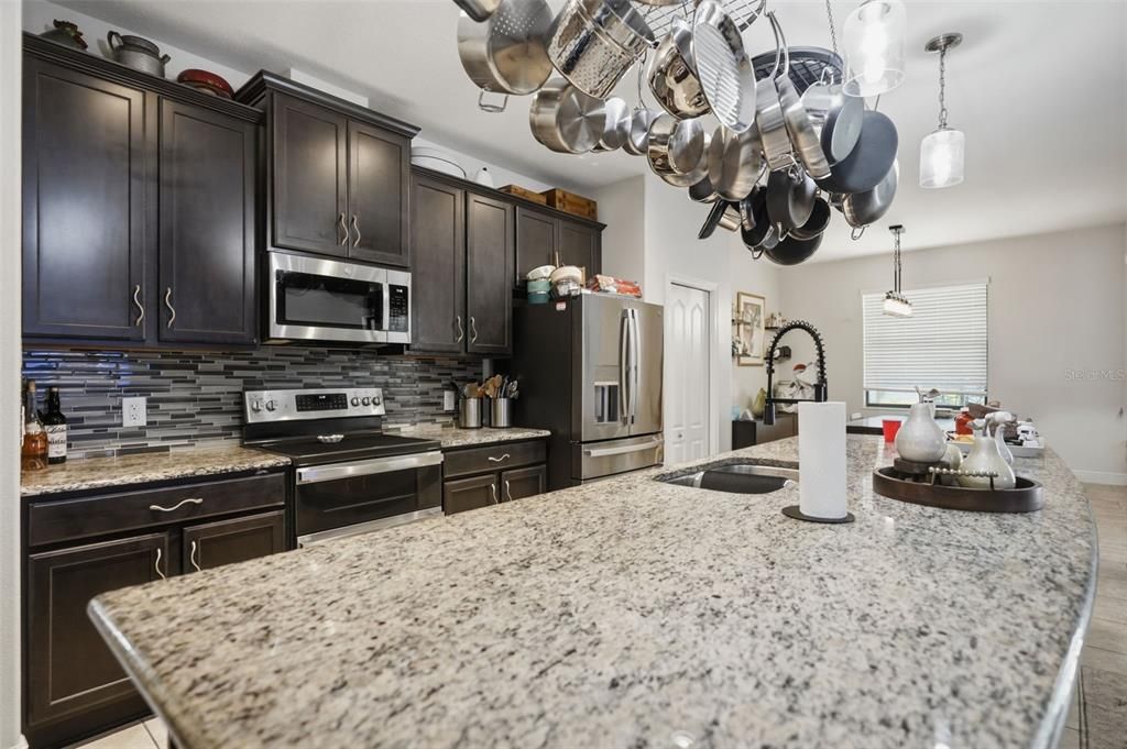 For Sale: $624,000 (5 beds, 5 baths, 3291 Square Feet)