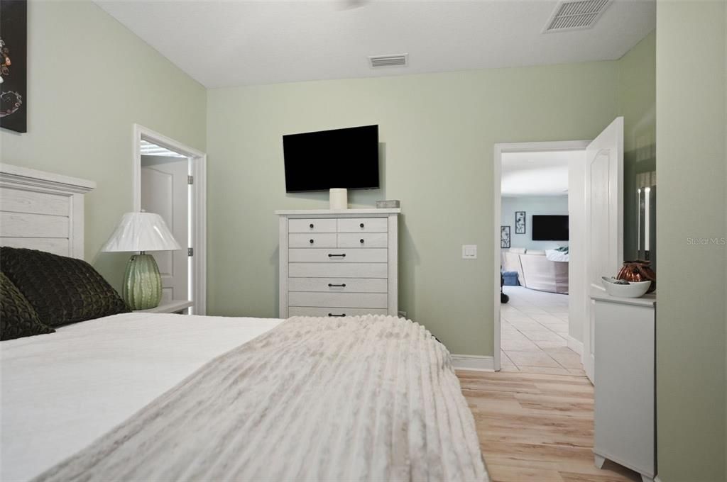 For Sale: $624,000 (5 beds, 5 baths, 3291 Square Feet)