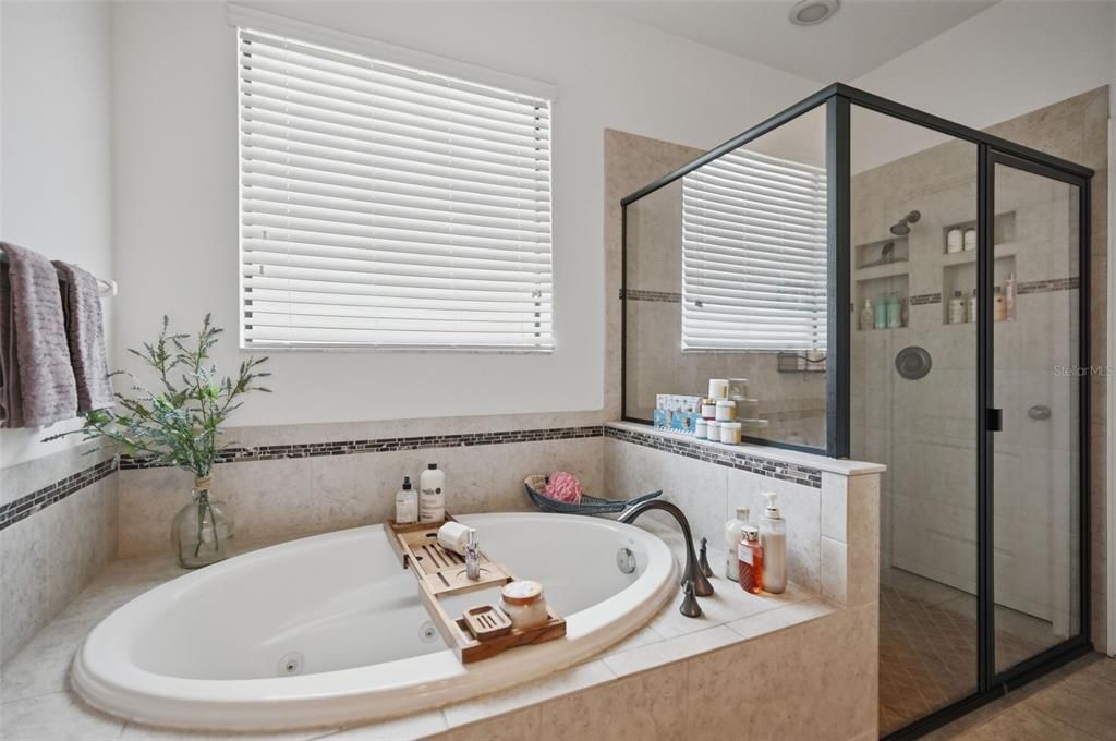 For Sale: $624,000 (5 beds, 5 baths, 3291 Square Feet)