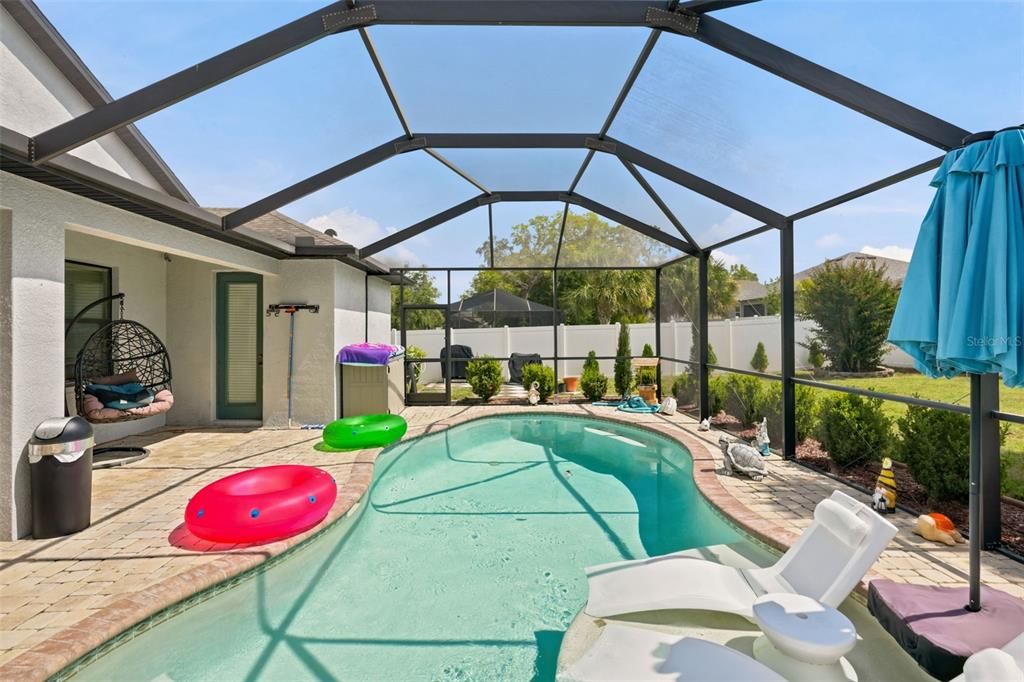 For Sale: $624,000 (5 beds, 5 baths, 3291 Square Feet)