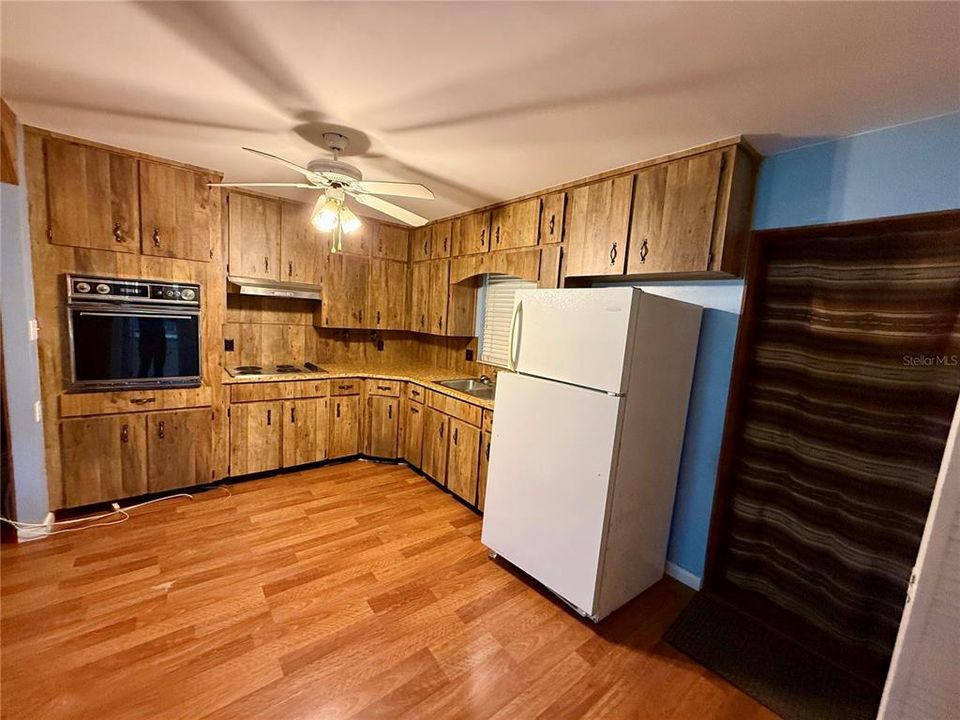 На продажу: $175,000 (1 спален, 1 ванн, 696 Квадратных фут)