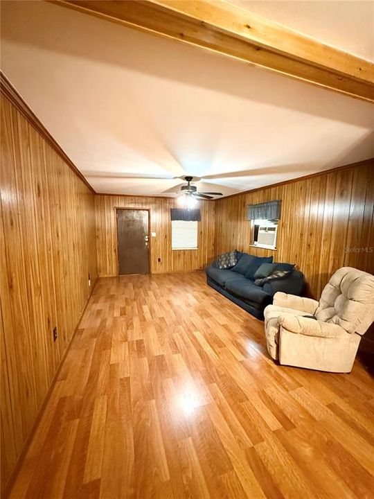 На продажу: $175,000 (1 спален, 1 ванн, 696 Квадратных фут)