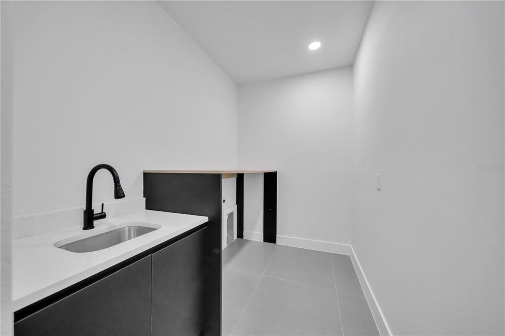 En Venta: $469,900 (4 camas, 3 baños, 2401 Pies cuadrados)