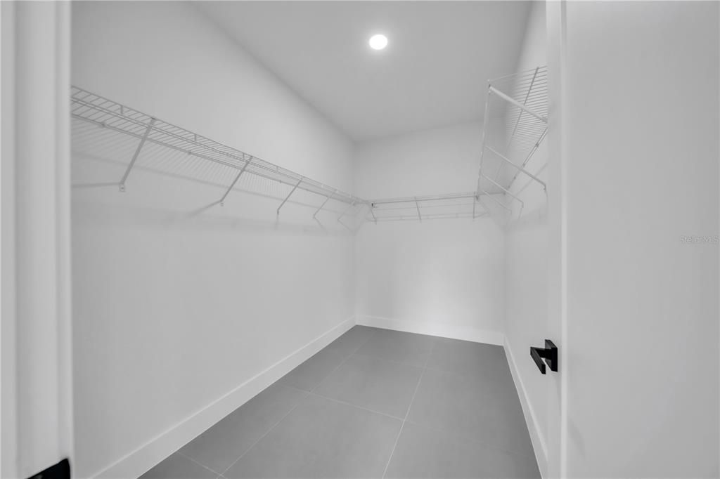 En Venta: $469,900 (4 camas, 3 baños, 2401 Pies cuadrados)