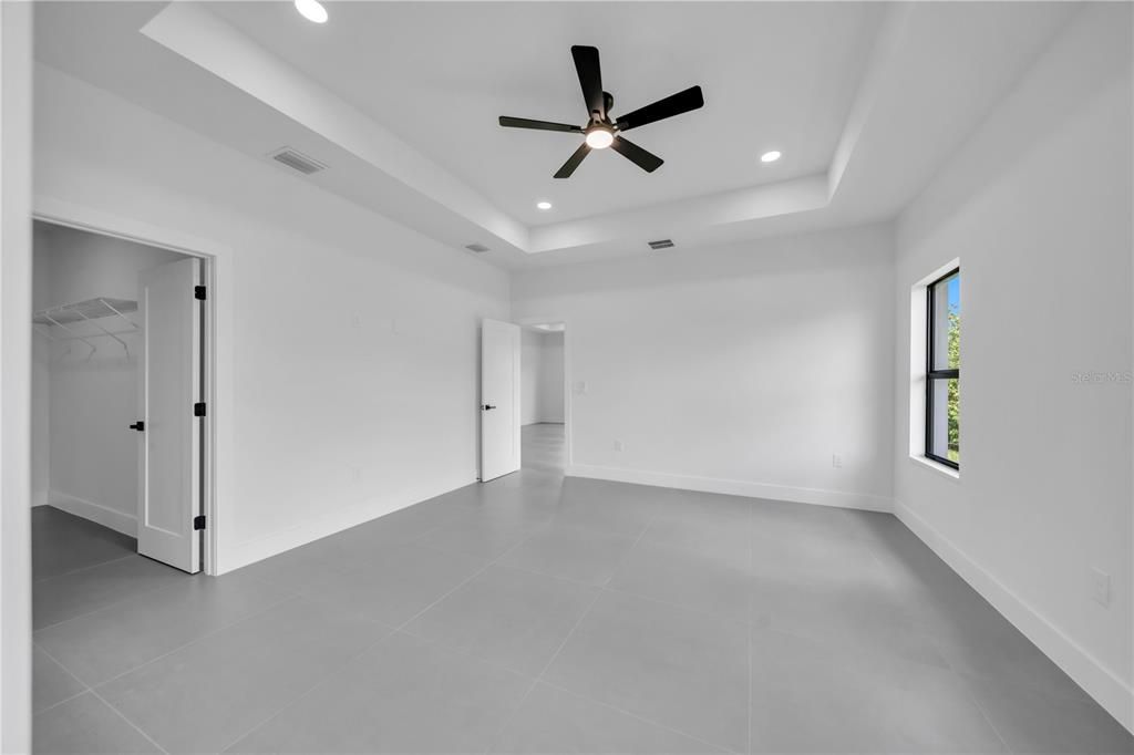 En Venta: $469,900 (4 camas, 3 baños, 2401 Pies cuadrados)