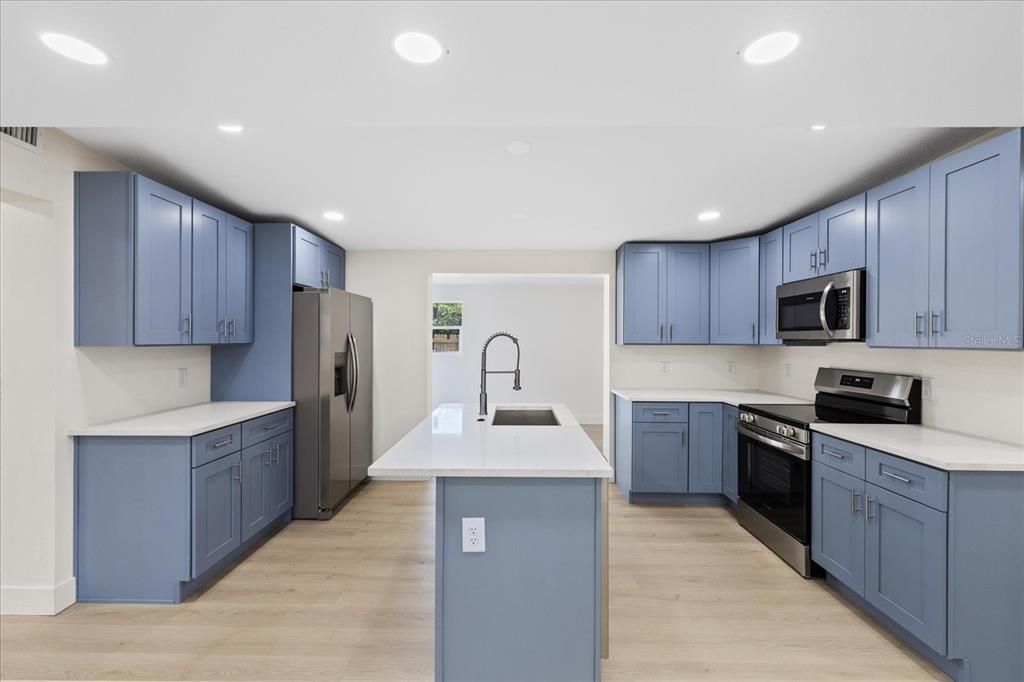 На продажу: $425,000 (4 спален, 2 ванн, 1452 Квадратных фут)