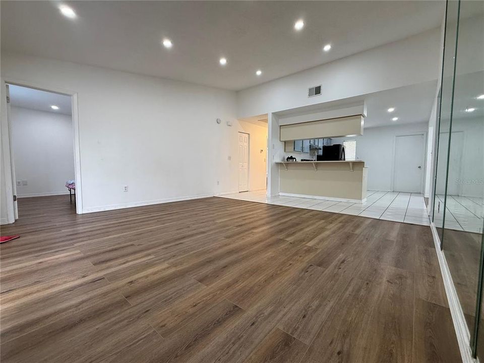 На продажу: $409,000 (3 спален, 2 ванн, 1304 Квадратных фут)