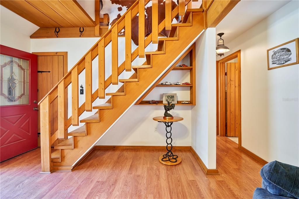 Под контрактом: $389,900 (2 спален, 1 ванн, 1752 Квадратных фут)