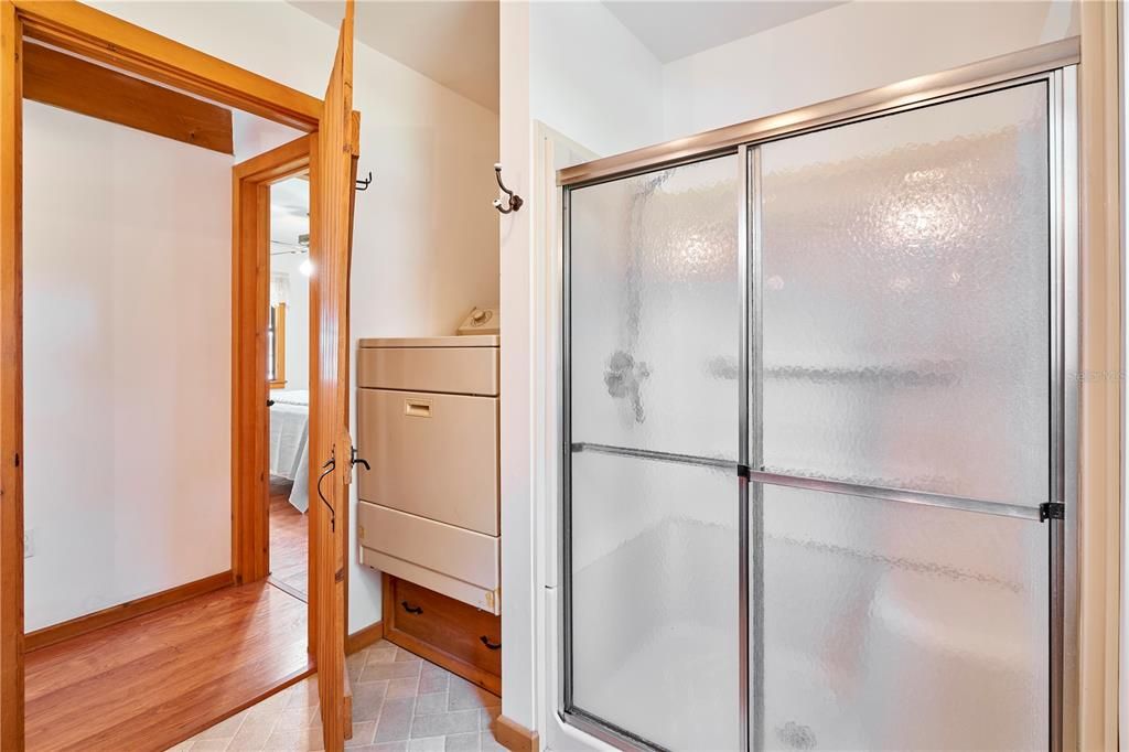 Под контрактом: $389,900 (2 спален, 1 ванн, 1752 Квадратных фут)