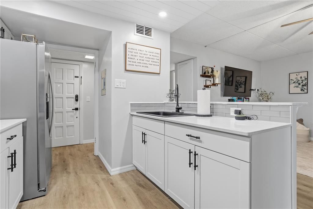 For Rent: $1,400 (1 beds, 1 baths, 781 Square Feet)