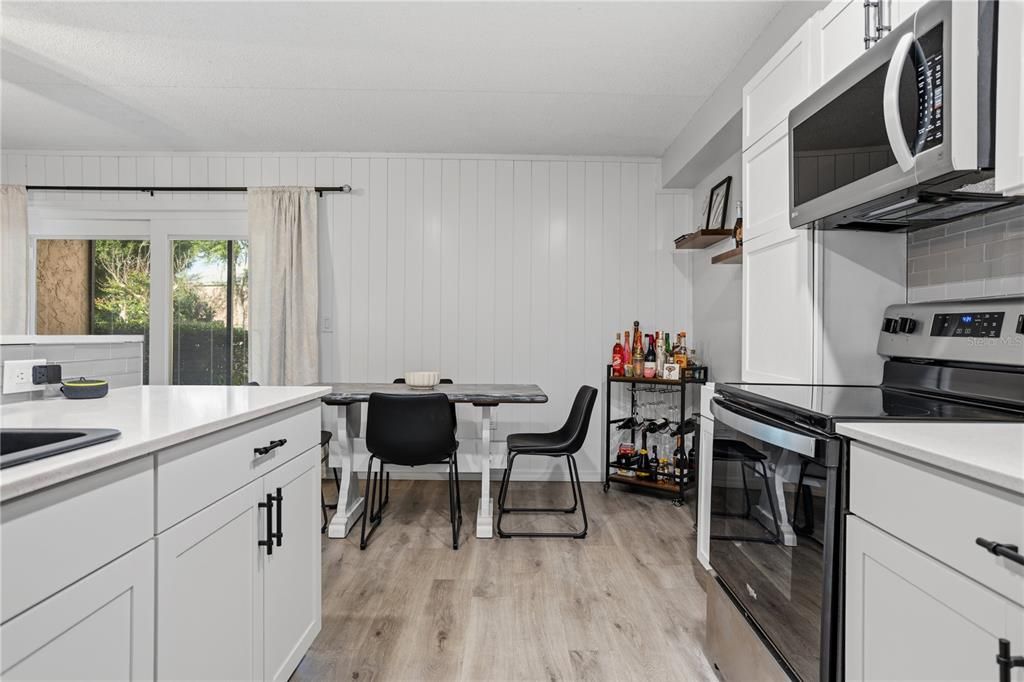 For Rent: $1,400 (1 beds, 1 baths, 781 Square Feet)
