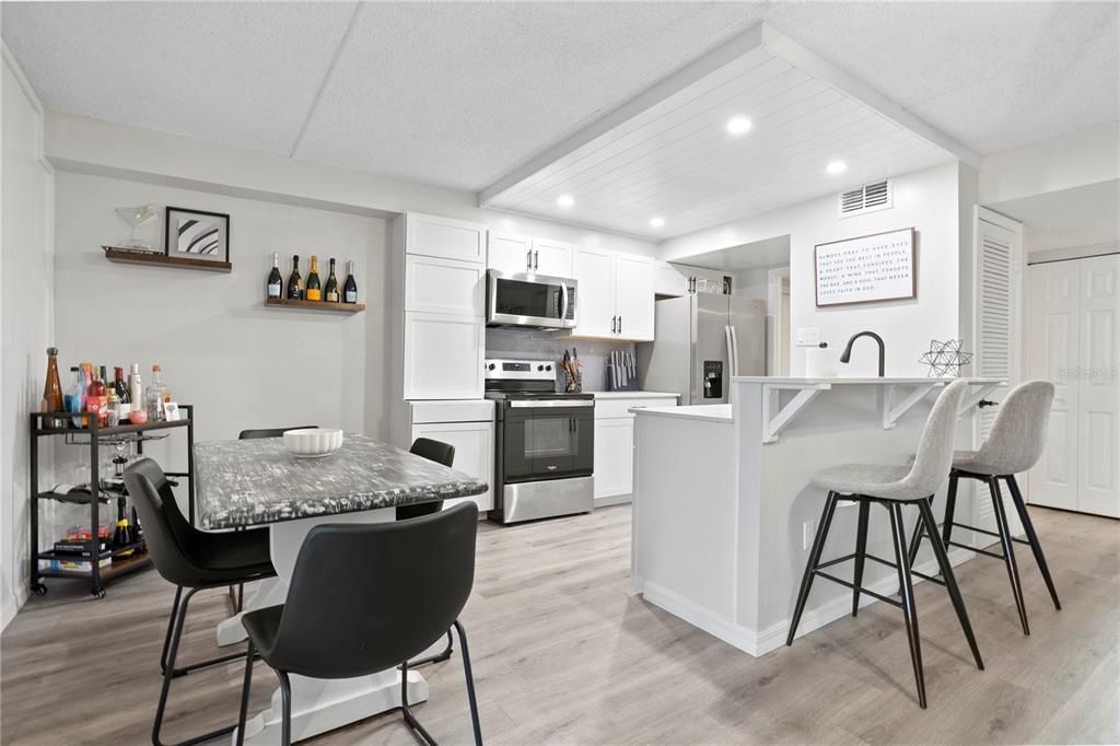 For Rent: $1,400 (1 beds, 1 baths, 781 Square Feet)