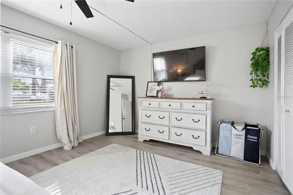 For Rent: $1,400 (1 beds, 1 baths, 781 Square Feet)