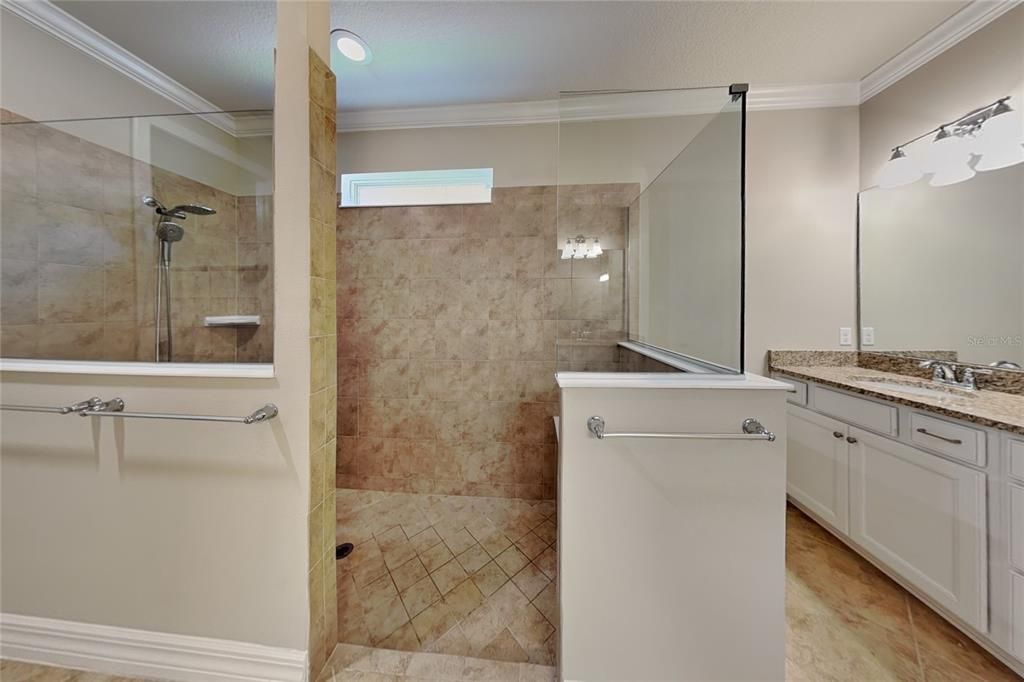 For Rent: $4,999 (3 beds, 2 baths, 2744 Square Feet)