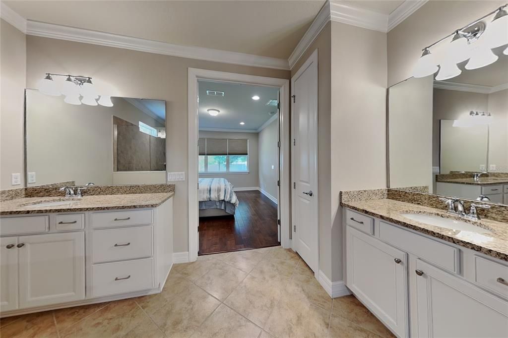 For Rent: $4,999 (3 beds, 2 baths, 2744 Square Feet)