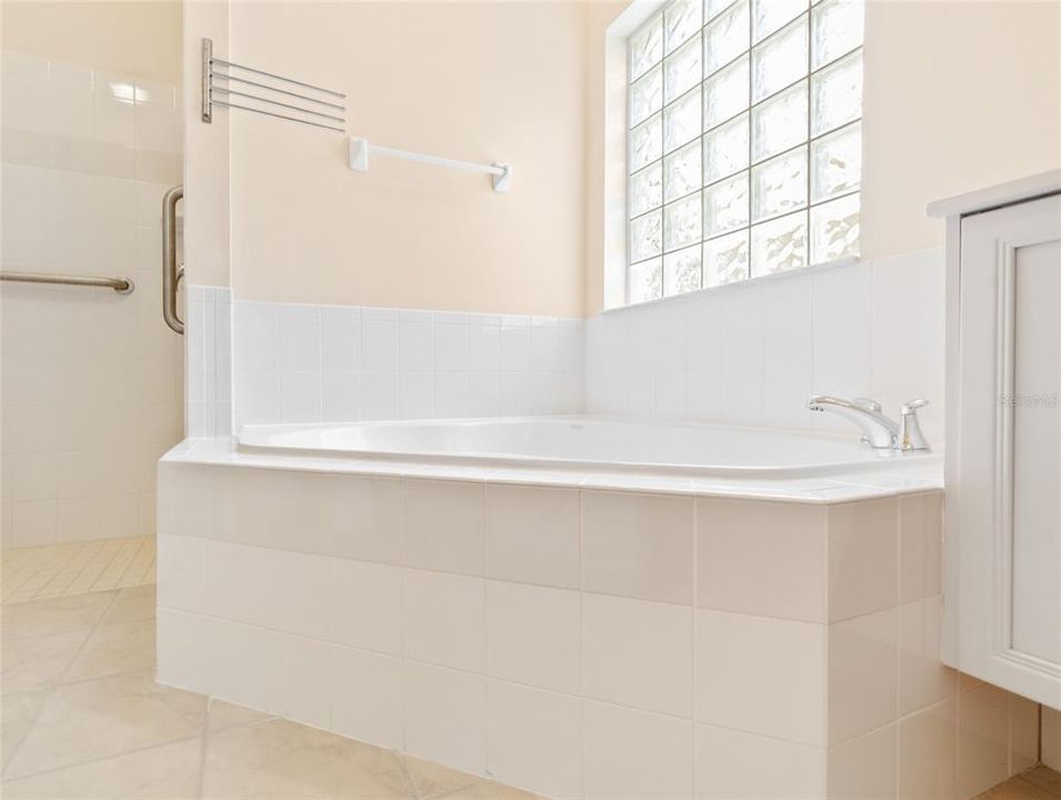 На продажу: $489,900 (3 спален, 2 ванн, 2102 Квадратных фут)