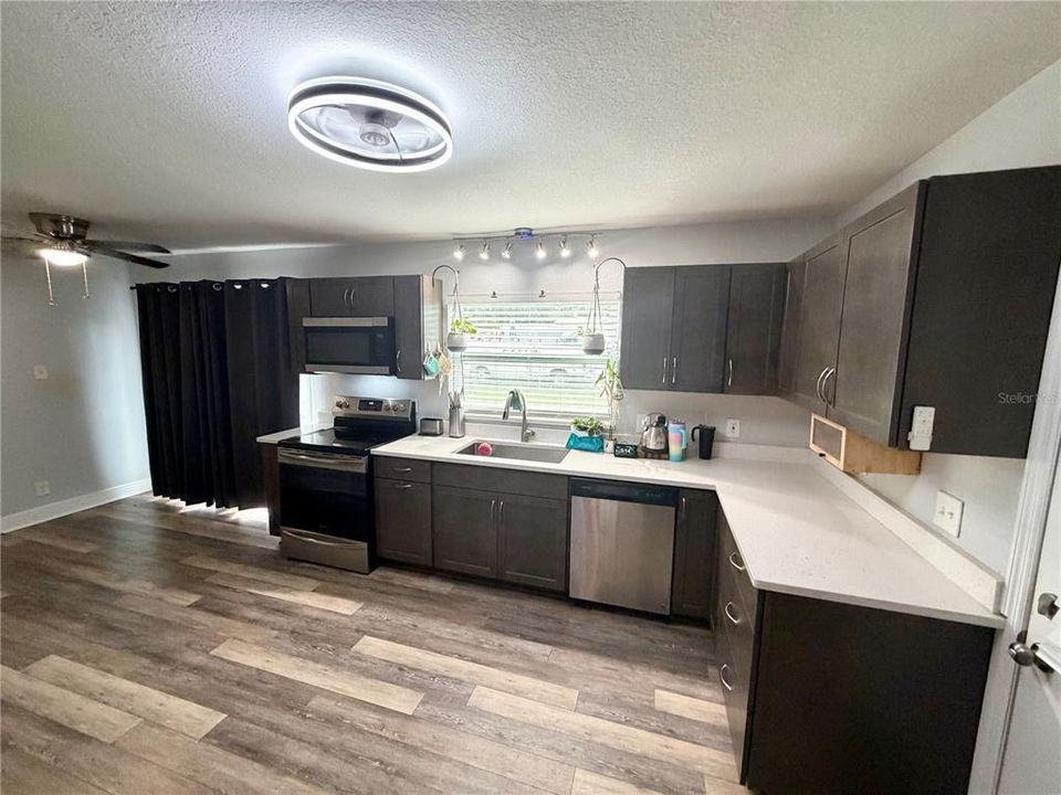 For Sale: $270,000 (3 beds, 2 baths, 1357 Square Feet)