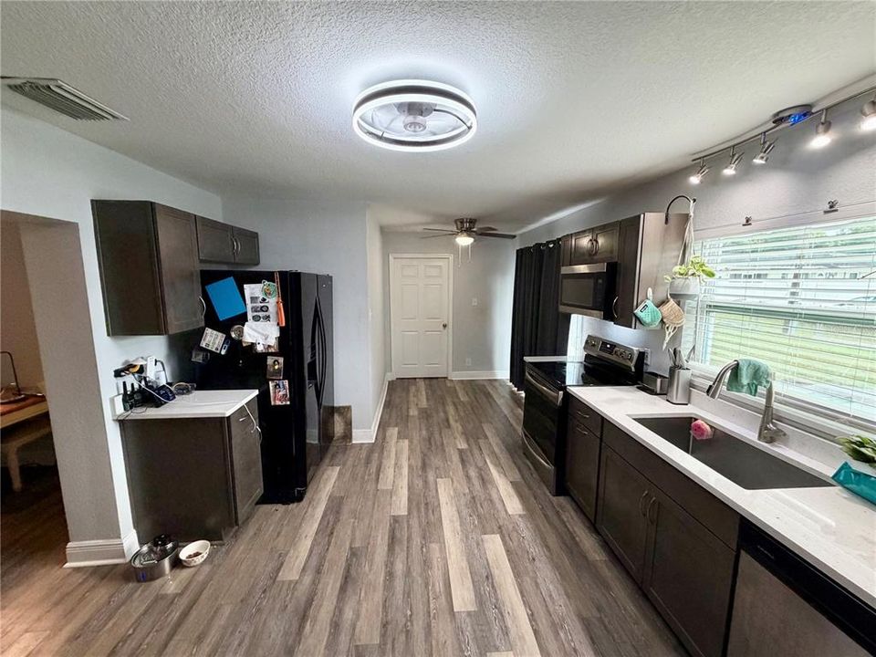 For Sale: $270,000 (3 beds, 2 baths, 1357 Square Feet)