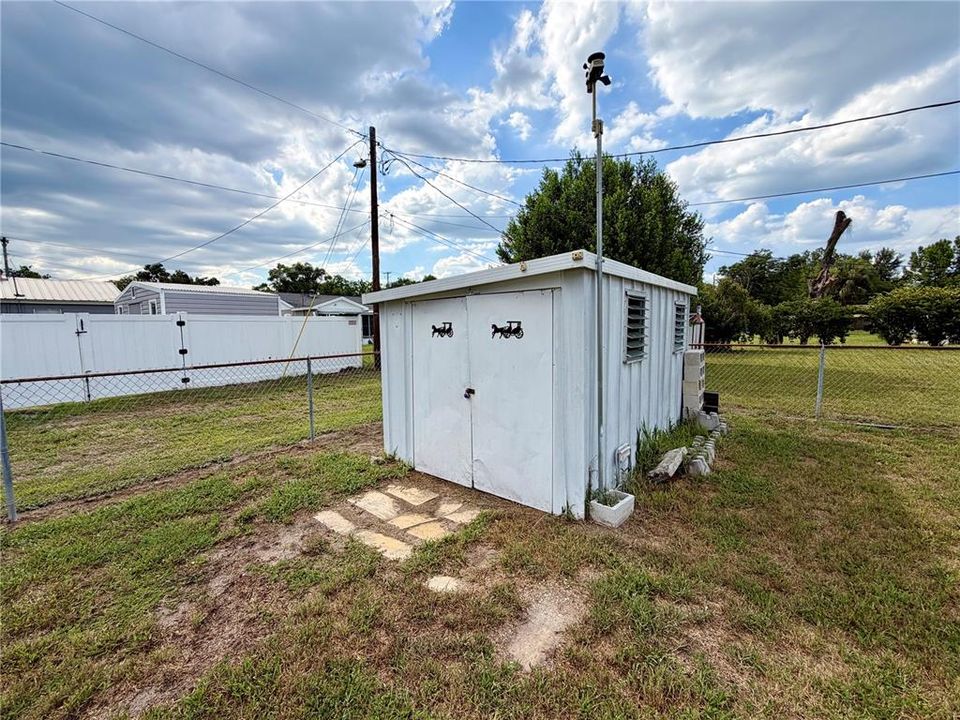 For Sale: $270,000 (3 beds, 2 baths, 1357 Square Feet)