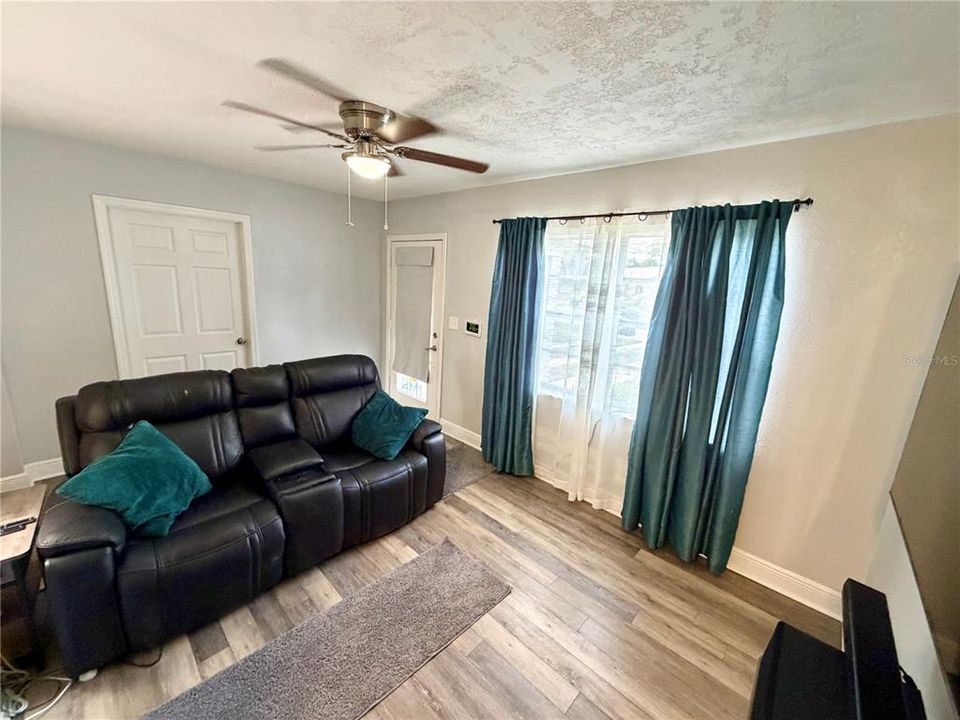 For Sale: $270,000 (3 beds, 2 baths, 1357 Square Feet)