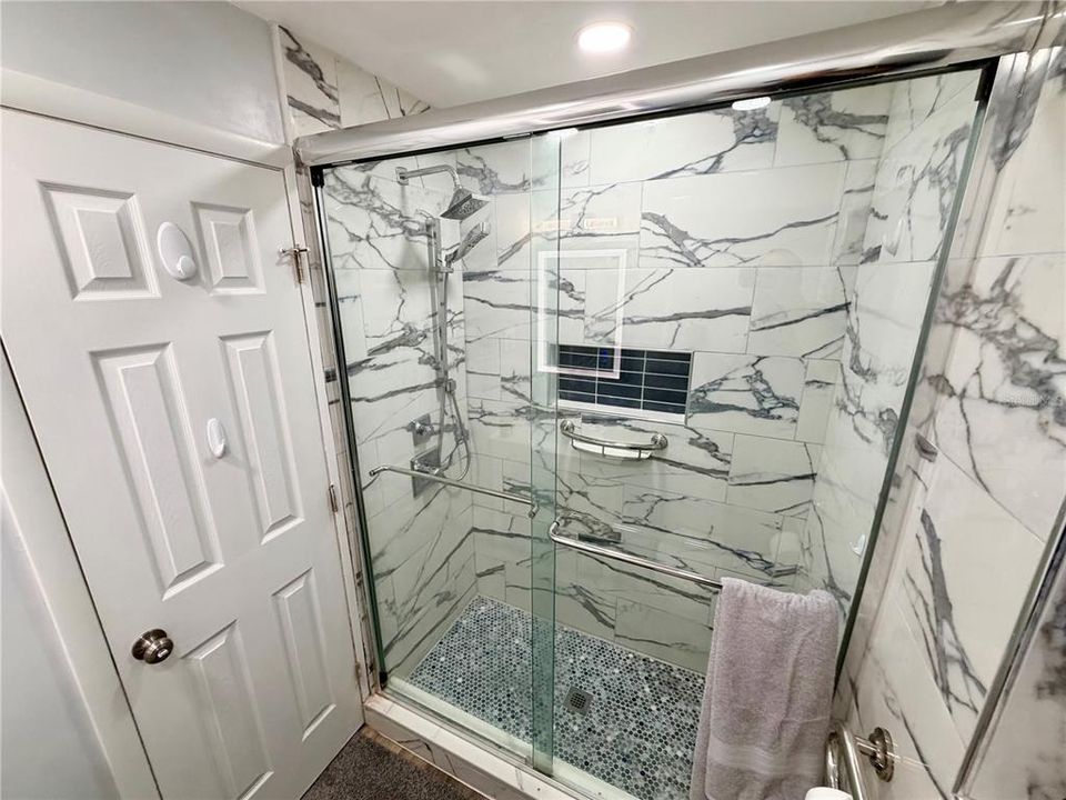 For Sale: $270,000 (3 beds, 2 baths, 1357 Square Feet)