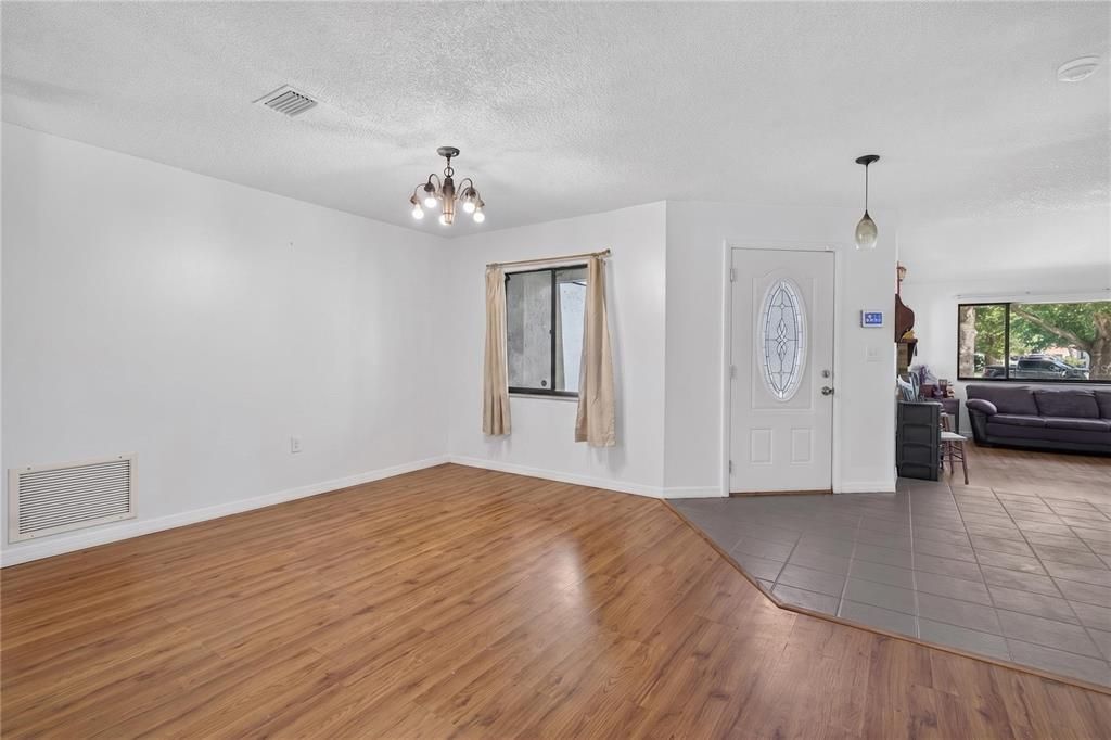 Active With Contract: $299,000 (3 beds, 2 baths, 1495 Square Feet)