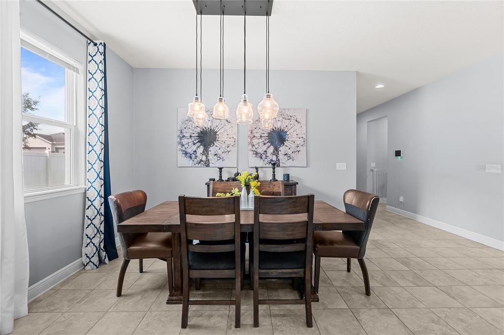 For Sale: $385,000 (4 beds, 2 baths, 1972 Square Feet)