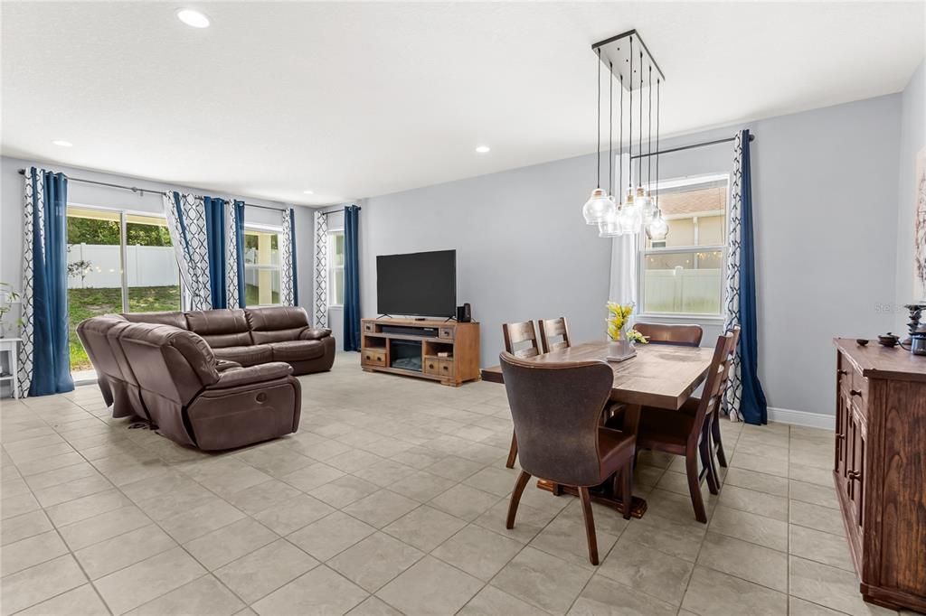 For Sale: $385,000 (4 beds, 2 baths, 1972 Square Feet)