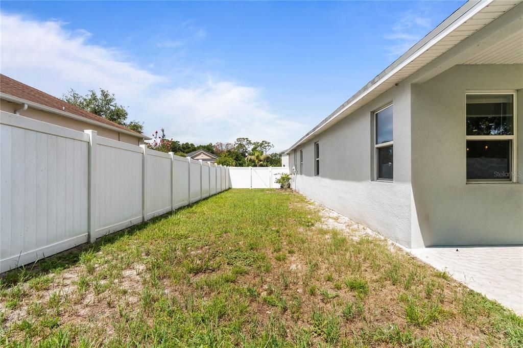 For Sale: $385,000 (4 beds, 2 baths, 1972 Square Feet)