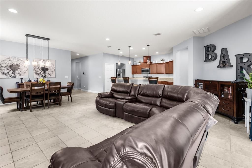 For Sale: $385,000 (4 beds, 2 baths, 1972 Square Feet)