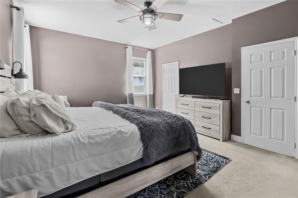 For Sale: $385,000 (4 beds, 2 baths, 1972 Square Feet)