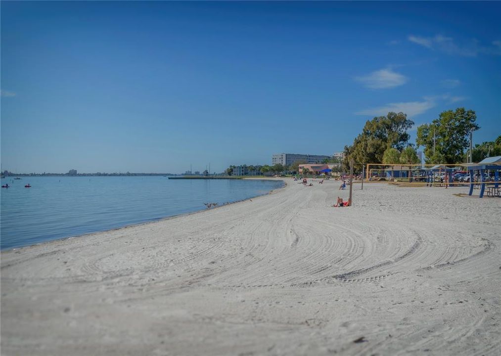 На продажу: $250,000 (0.11 acres)