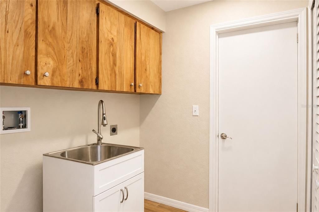 Active With Contract: $419,900 (4 beds, 4 baths, 3190 Square Feet)