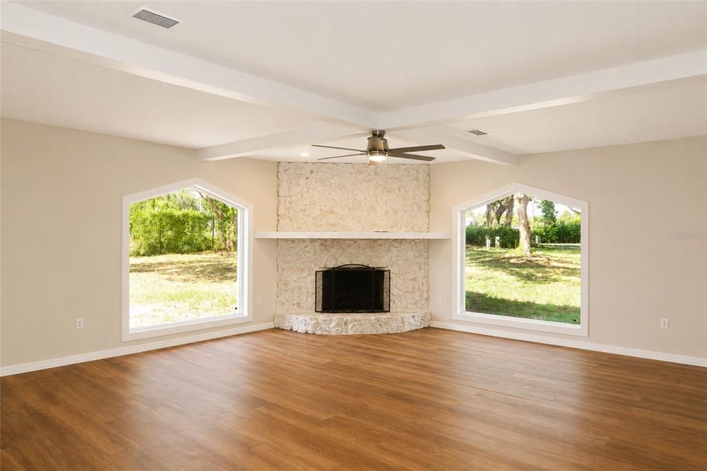 Active With Contract: $419,900 (4 beds, 4 baths, 3190 Square Feet)