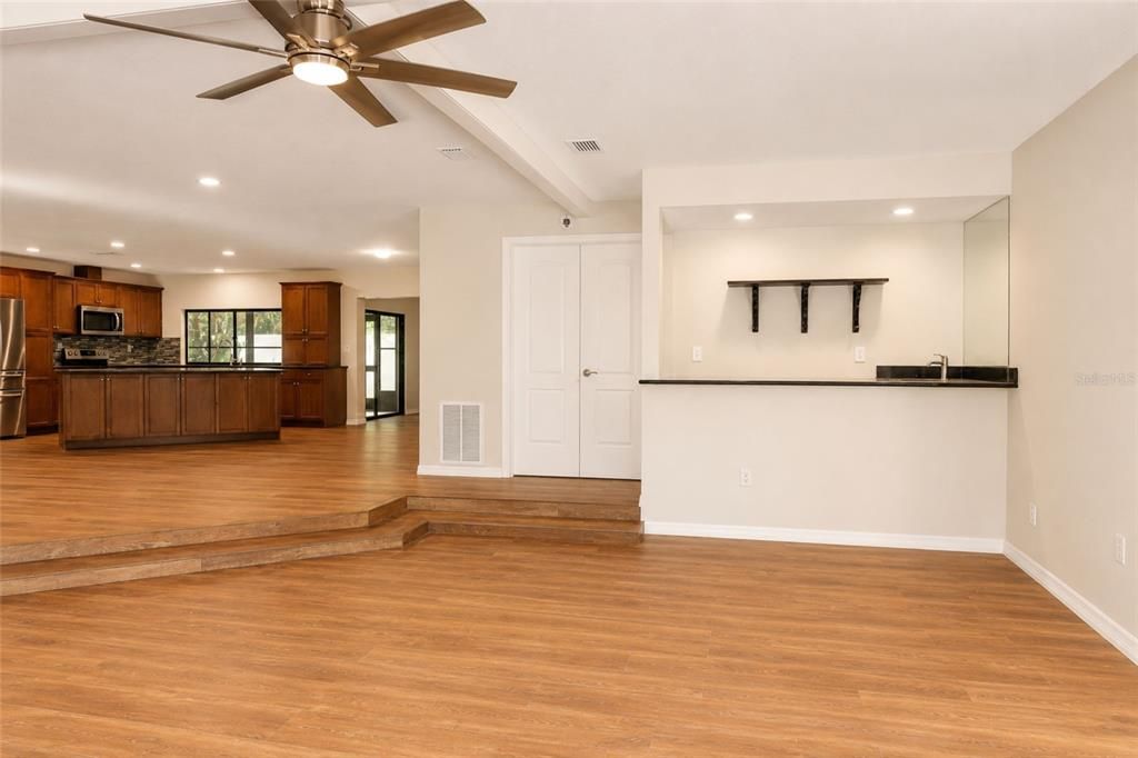 Active With Contract: $419,900 (4 beds, 4 baths, 3190 Square Feet)