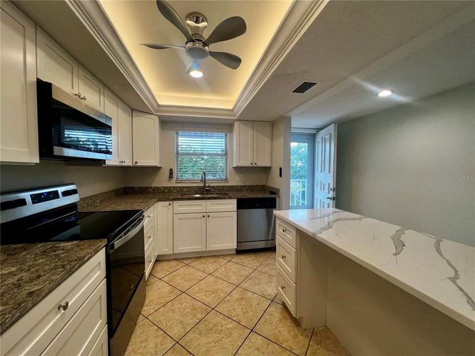 For Sale: $174,900 (2 beds, 2 baths, 978 Square Feet)