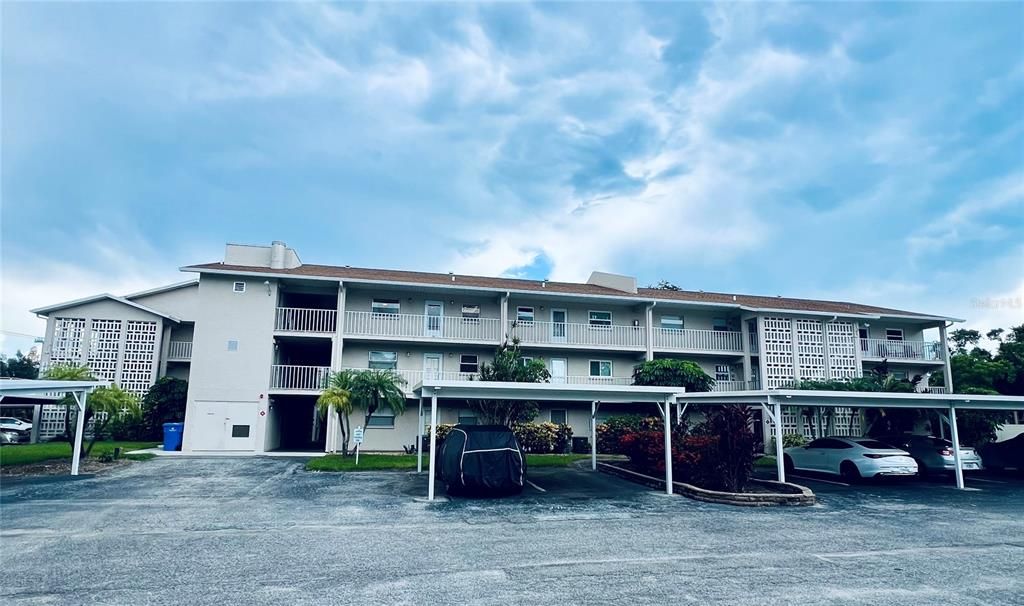 For Sale: $174,900 (2 beds, 2 baths, 978 Square Feet)