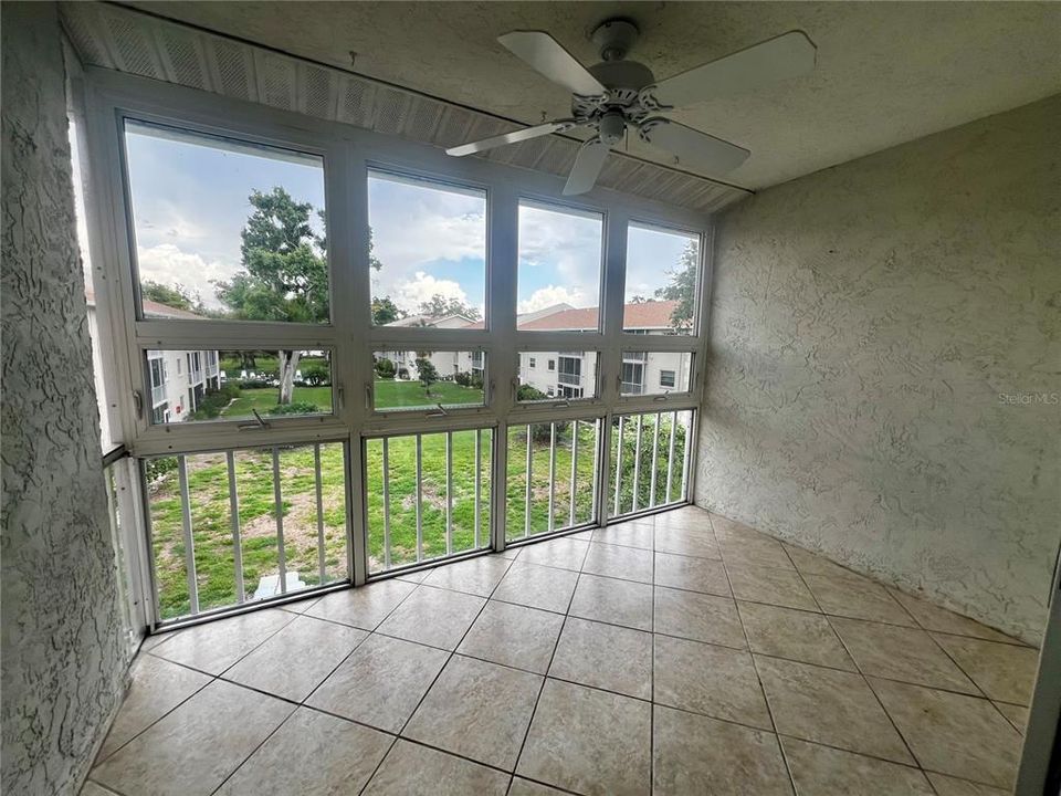 For Sale: $174,900 (2 beds, 2 baths, 978 Square Feet)