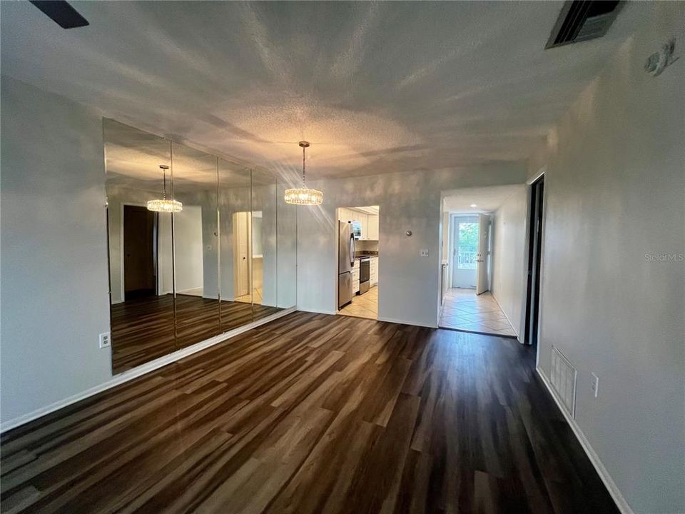 For Sale: $174,900 (2 beds, 2 baths, 978 Square Feet)
