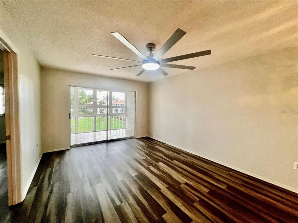 For Sale: $174,900 (2 beds, 2 baths, 978 Square Feet)