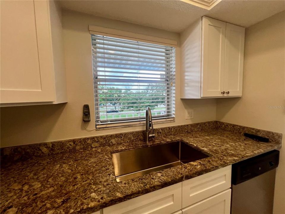 For Sale: $174,900 (2 beds, 2 baths, 978 Square Feet)