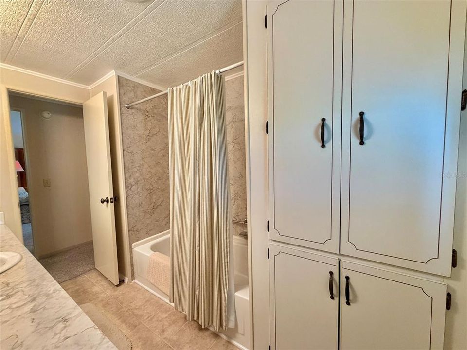 На продажу: $119,000 (2 спален, 2 ванн, 984 Квадратных фут)