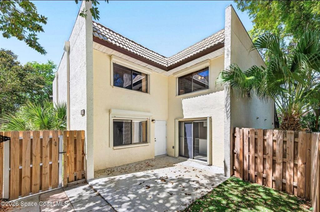 Recently Sold: $275,000 (2 beds, 1 baths, 1178 Square Feet)