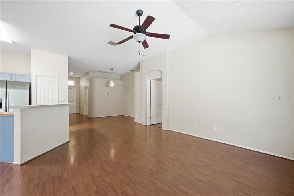 Active With Contract: $419,000 (3 beds, 2 baths, 1605 Square Feet)