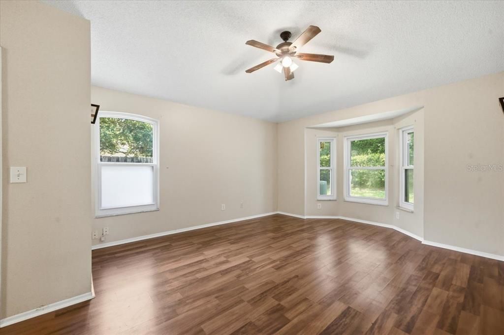 Active With Contract: $419,000 (3 beds, 2 baths, 1605 Square Feet)