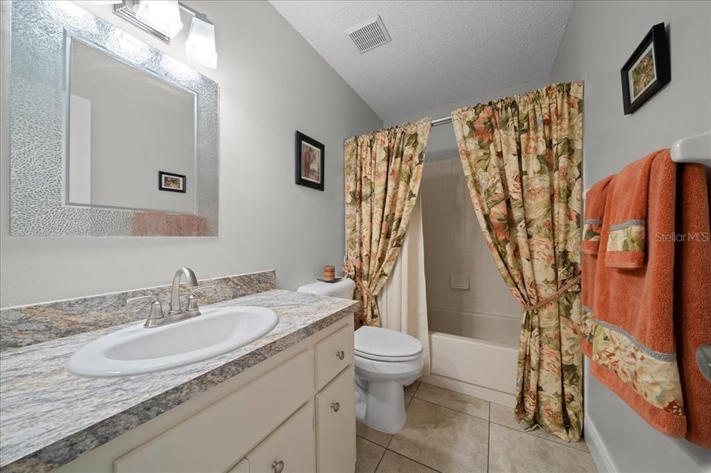 На продажу: $149,999 (2 спален, 2 ванн, 1369 Квадратных фут)