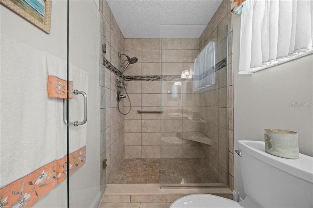 На продажу: $149,999 (2 спален, 2 ванн, 1369 Квадратных фут)