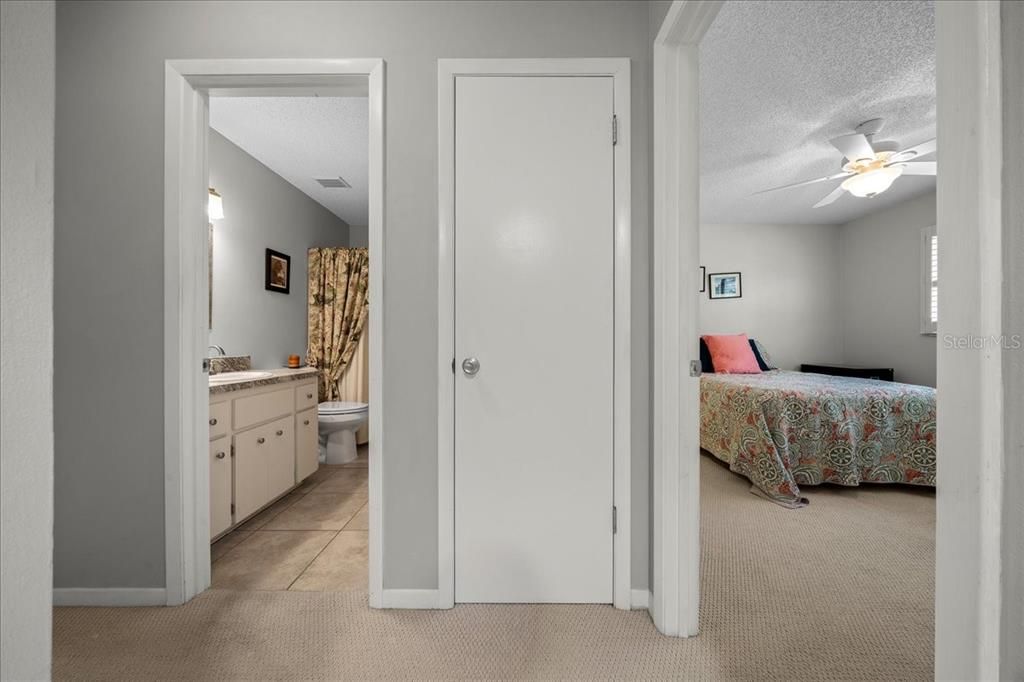 На продажу: $149,999 (2 спален, 2 ванн, 1369 Квадратных фут)