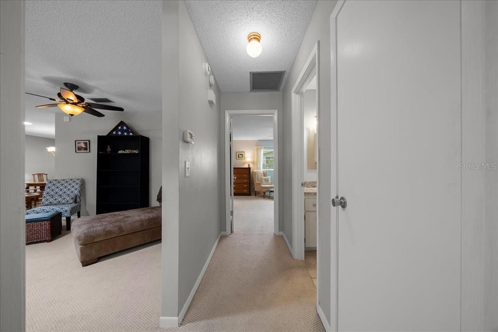 На продажу: $149,999 (2 спален, 2 ванн, 1369 Квадратных фут)
