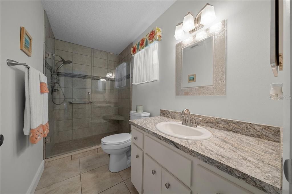 На продажу: $149,999 (2 спален, 2 ванн, 1369 Квадратных фут)